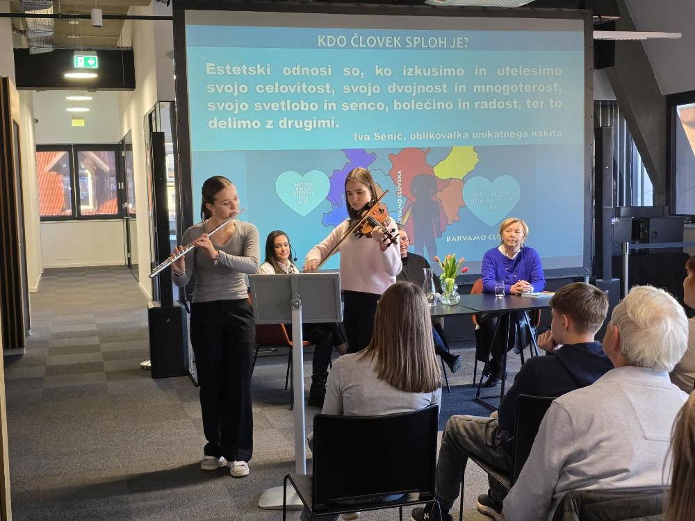 10. RASTOČA KNJIGA OŠ LAVA