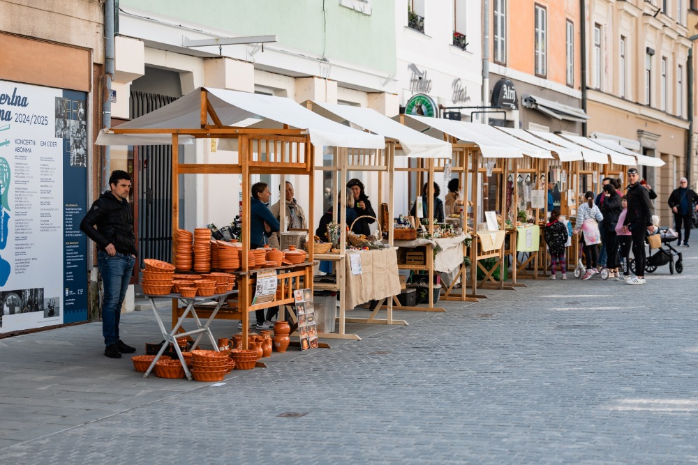VELIKONOČNA TRŽNICA