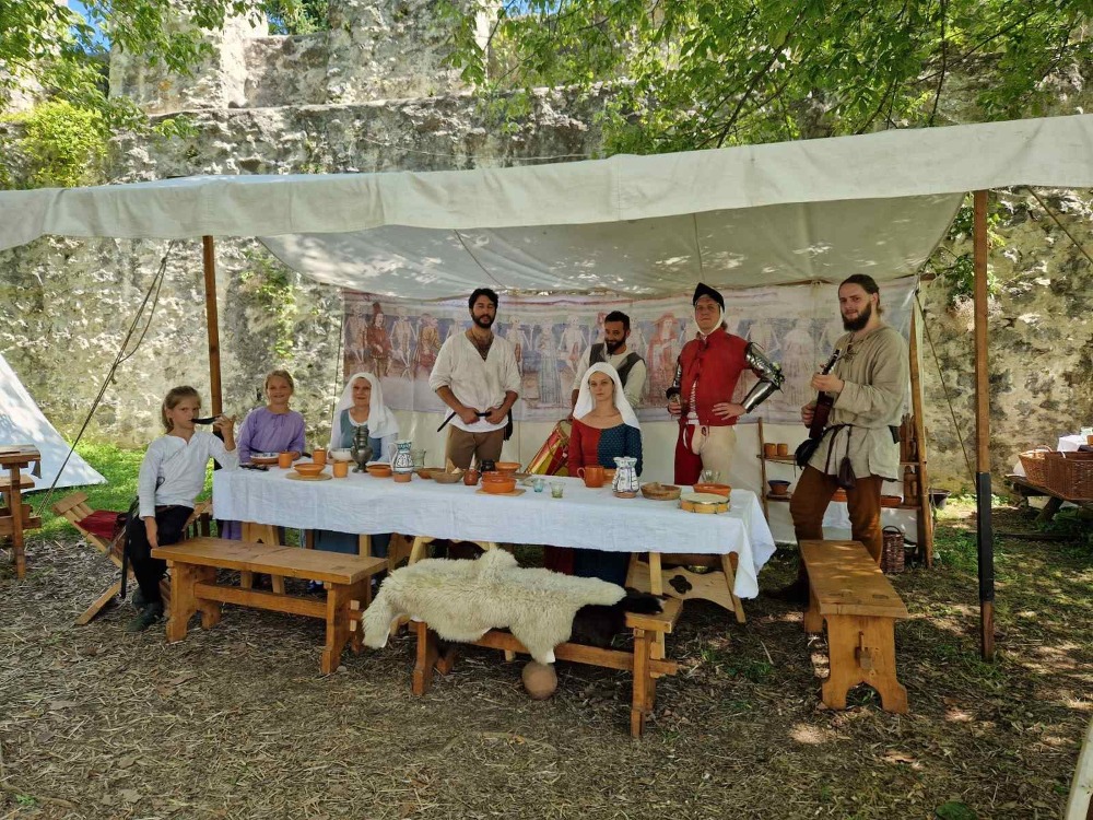 ŽIVA ZGODOVINA: ZLATE OSTROGE