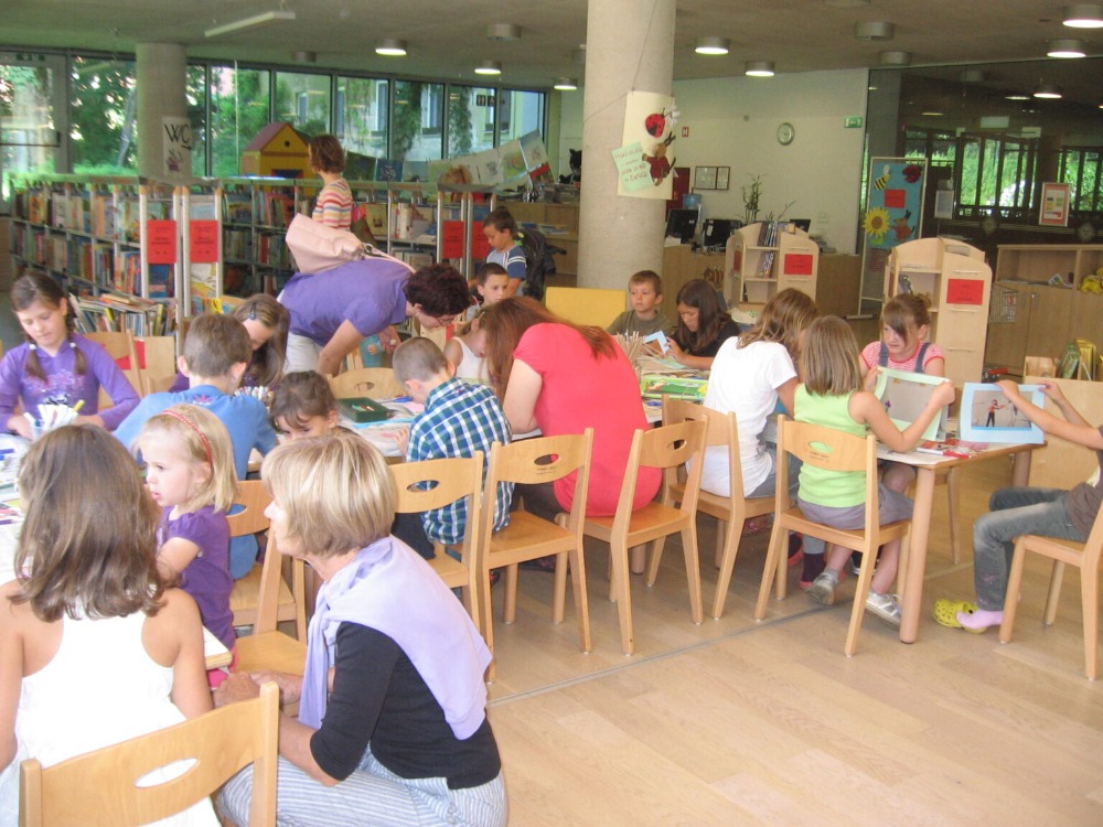 POČITNICE V KNJIŽNICI!